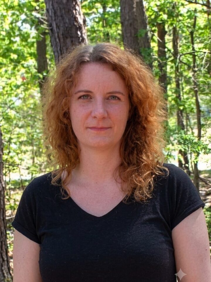 Portret — Nina Manikowska